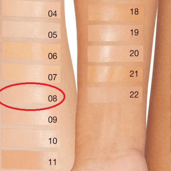 Clinique Even Better Clinical Serum Foundation SPF 25, CN 18 Cream Whip - Picture 5 of 7